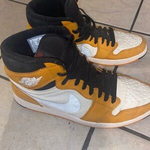 Air Jordan 1 Element Gore-Tex Light Curry sneakers. No box